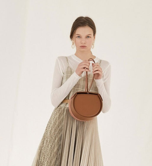 Drawstring portable diagonal shoulder bag