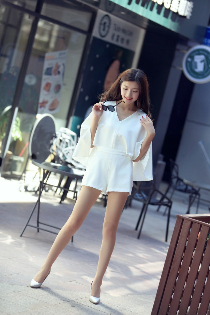 2020 Summer new European and American black simple V-neck batwing sleeve jumpsuit jumpsuit shorts suit chic pet black