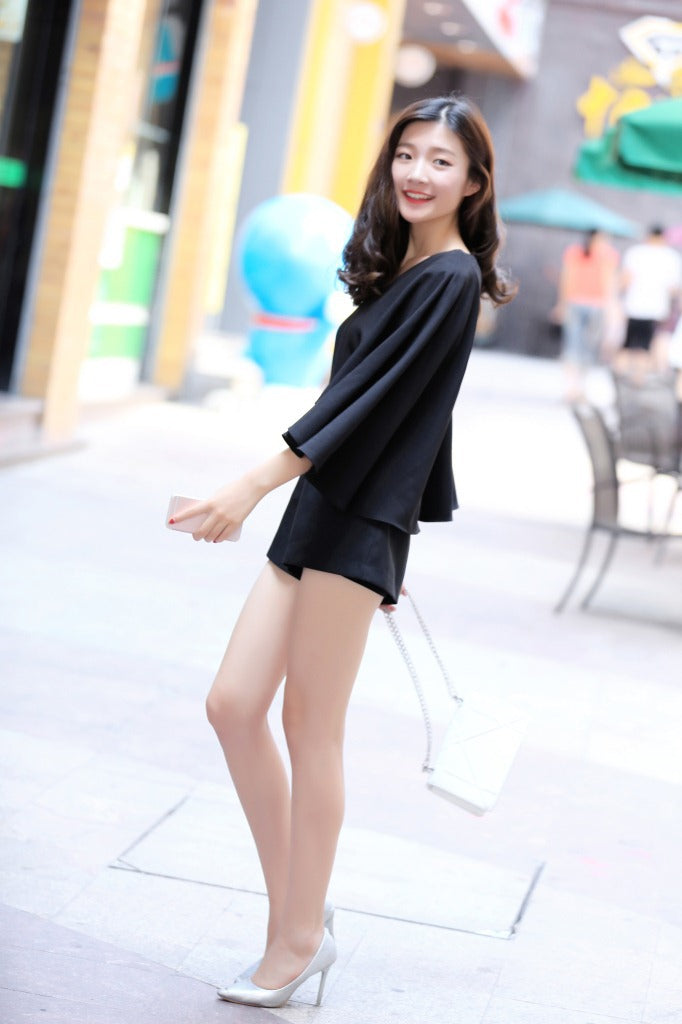 2020 Summer new European and American black simple V-neck batwing sleeve jumpsuit jumpsuit shorts suit chic pet black