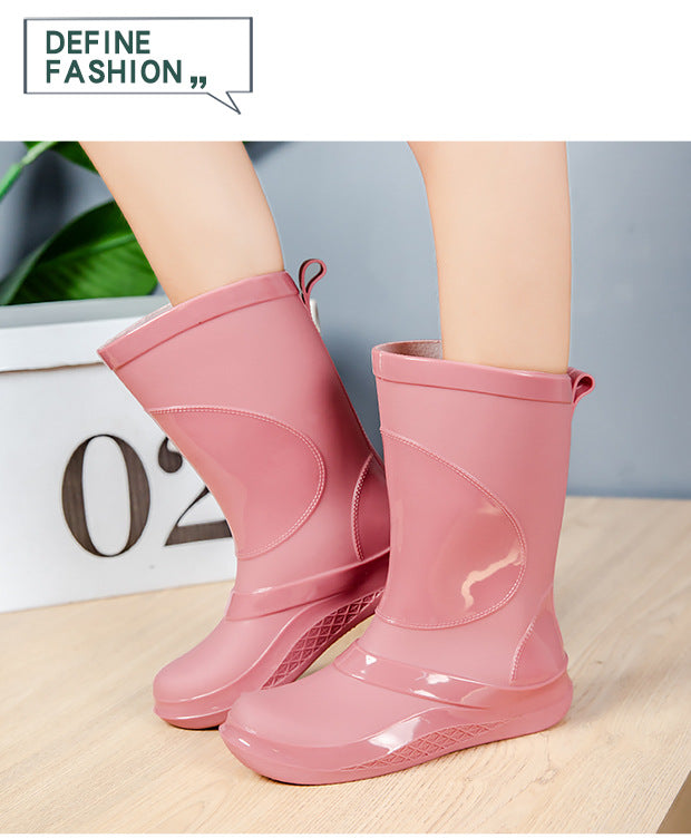 Rain Boots for Women, New Fashionable Waterproof Shoes, Mid-Calf Outdoor Rain Boots for Beachcombing, Trendy Non-Slip Waterproof Slip-On Rubber Shoes