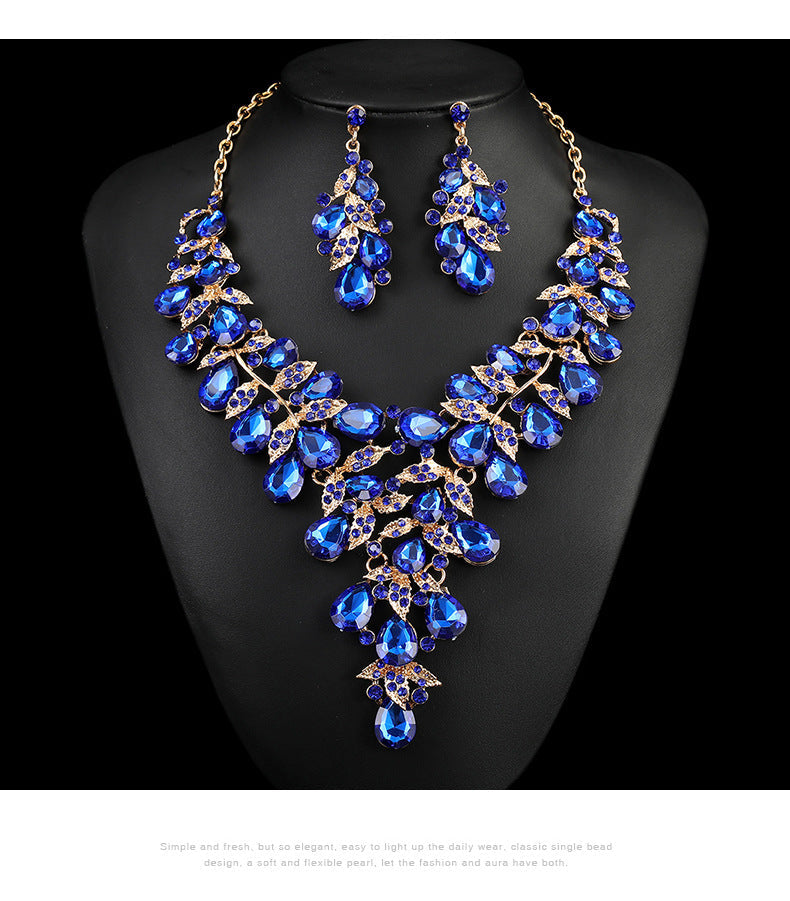 Source Factory European and American Accessories Exaggerated Retro Necklace suit Women Luxury Crystal Banquet Dress Accessories Collarbone Chain