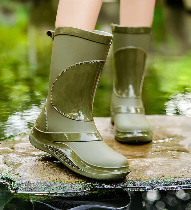 Rain Boots for Women, New Fashionable Waterproof Shoes, Mid-Calf Outdoor Rain Boots for Beachcombing, Trendy Non-Slip Waterproof Slip-On Rubber Shoes