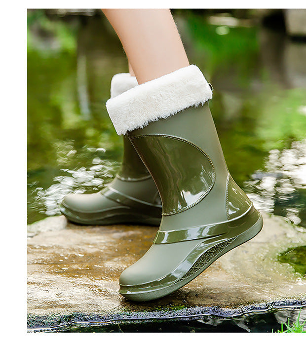 Rain Boots for Women, New Fashionable Waterproof Shoes, Mid-Calf Outdoor Rain Boots for Beachcombing, Trendy Non-Slip Waterproof Slip-On Rubber Shoes