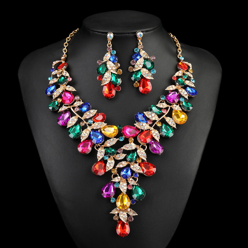 Source Factory European and American Accessories Exaggerated Retro Necklace suit Women Luxury Crystal Banquet Dress Accessories Collarbone Chain