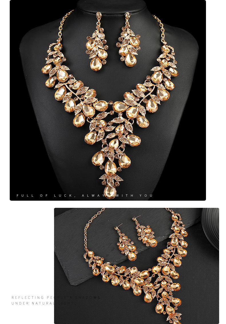 Source Factory European and American Accessories Exaggerated Retro Necklace suit Women Luxury Crystal Banquet Dress Accessories Collarbone Chain