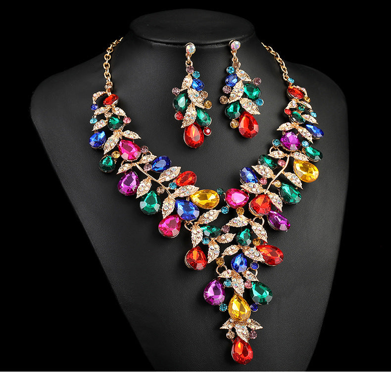 Source Factory European and American Accessories Exaggerated Retro Necklace suit Women Luxury Crystal Banquet Dress Accessories Collarbone Chain