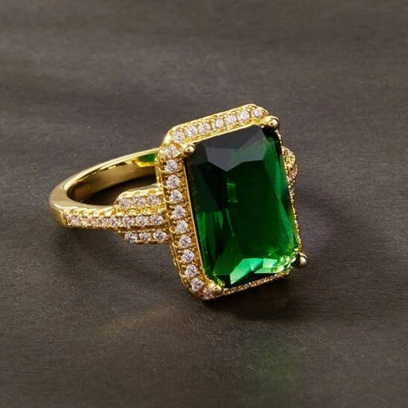 Elegant And Luxurious Ring With A Stylish