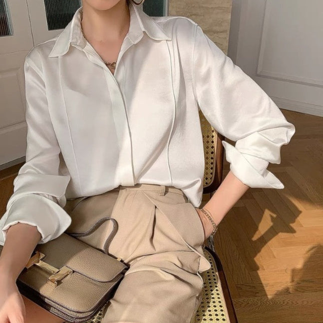Elegant Women's White Shirt Made Of Triacetate Satin