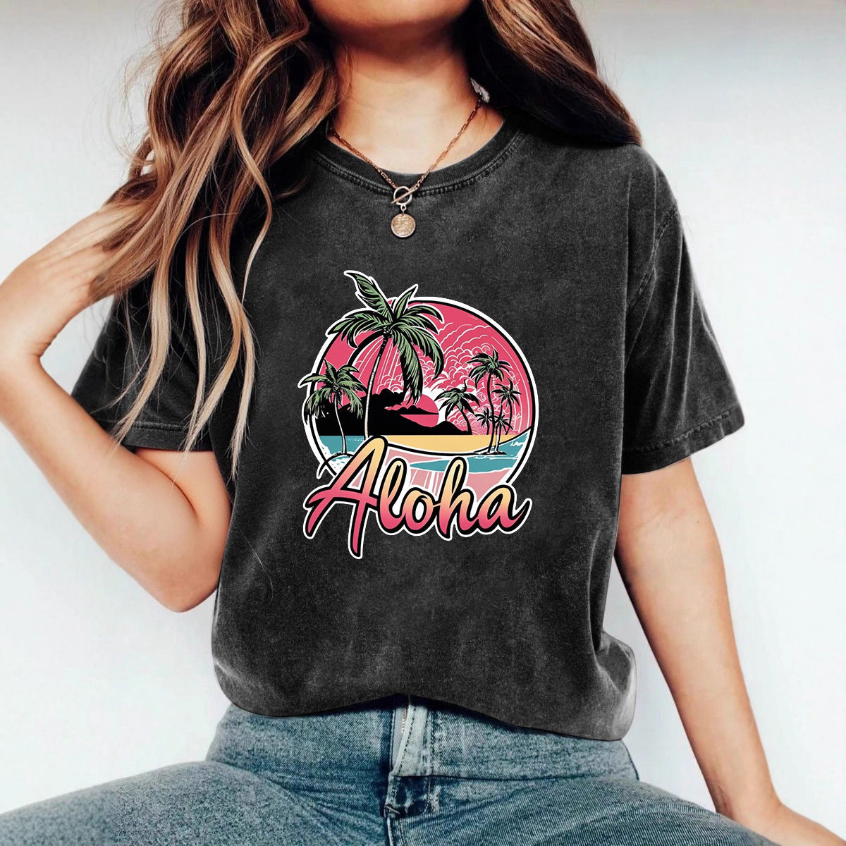 Women's Coconut Tree-printed Top With A Round Neck, Loose Fit And Short Sleeves