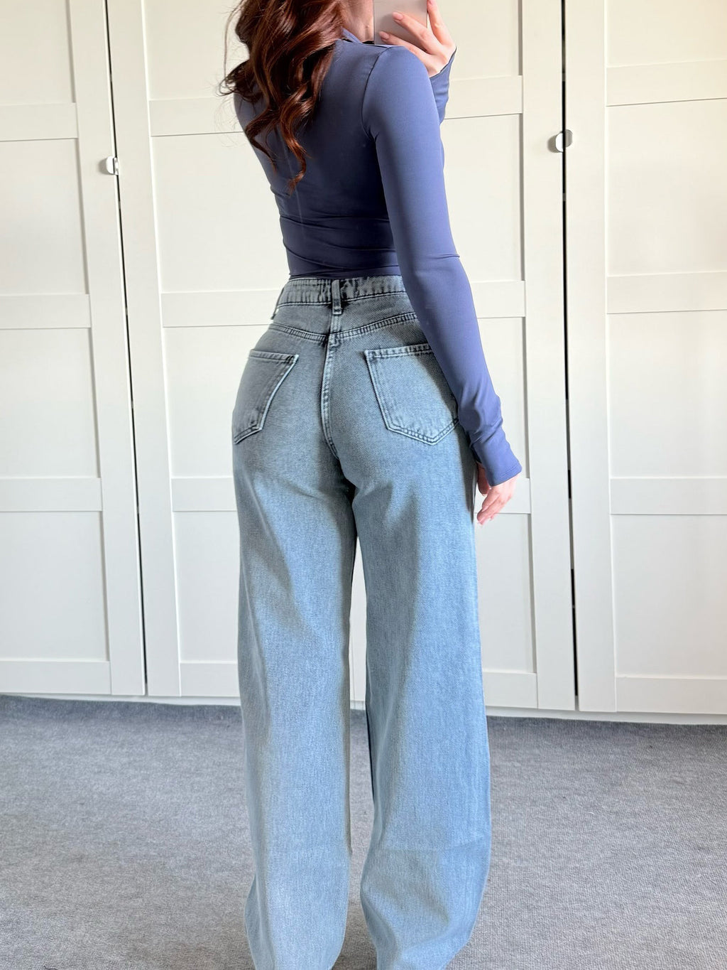 Relaxed Bow Washed Jeans